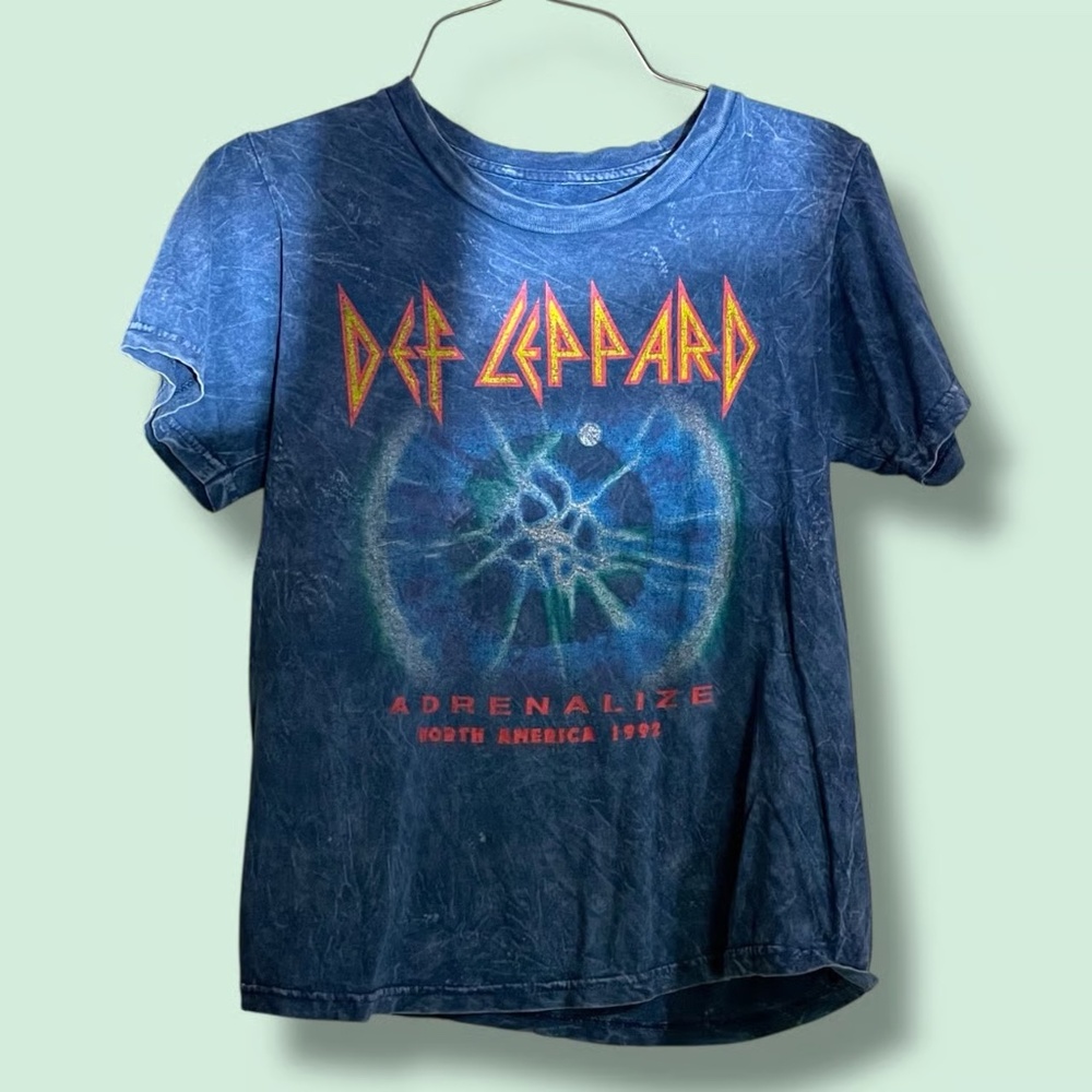 Def Leppard shirt